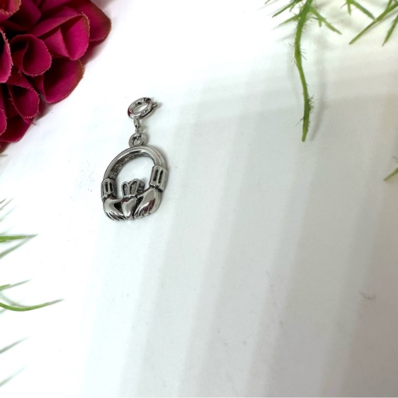 NEW⚜️CLADDAGH Little Silver Pendant/Charm - Picture 3 of 7